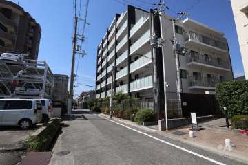 敷地南側の前面道路