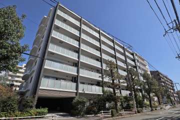 サンクタス甲南山手スティーロレジデンスの外観（西側から）