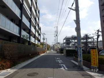 敷地南側の前面道路