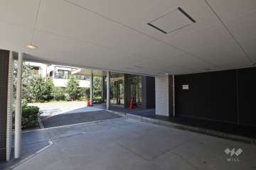 エントランス前の車寄せ