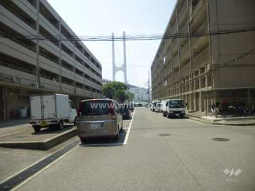 敷地南側の前面道路