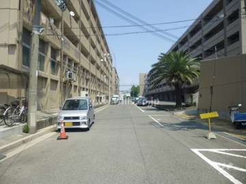 敷地北側の前面道路