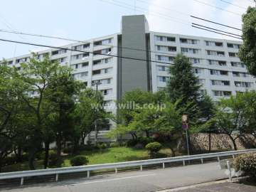 住吉台東住宅1号棟の外観（南東側から）