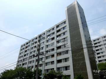 住吉台東住宅2号棟の外観（南東側から）