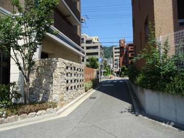 敷地東側の前面道路