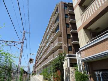 ユニハイムエクシア東灘森北町の外観（南東側から）