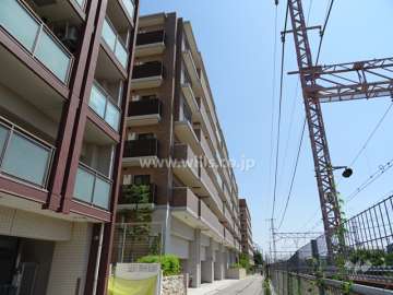 ユニハイムエクシア東灘森北町の外観（南西側から）