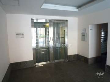 エントランスはオートロック付きです。