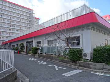 ルネ千里丘4号棟の外観（東側から）※店舗棟になります。