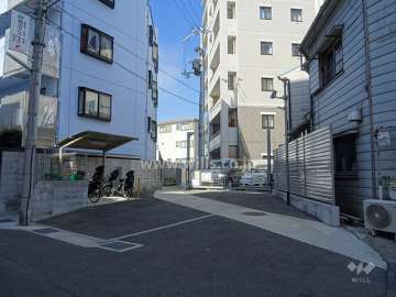 駐車場出入り口