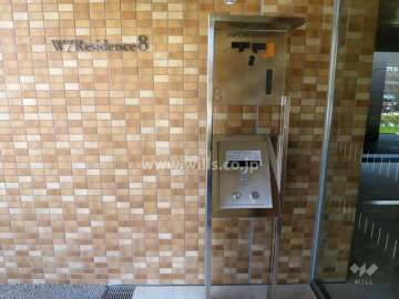 エントランスはオートロック付きです。