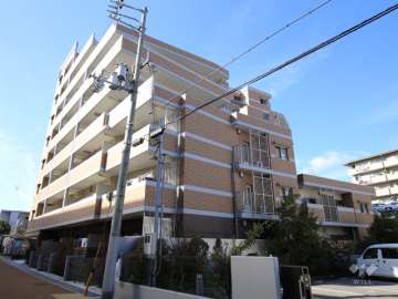 リベール東灘青木の外観（南東側から）