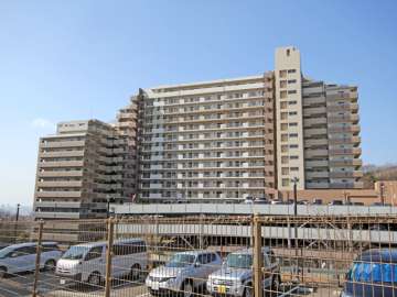 リビオ六甲高羽ガーデンスクエアの外観(東側から)