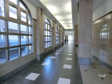 エントランスから続く共用廊下部分