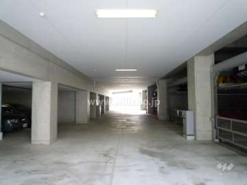 敷地内駐車場（屋内機械式、屋内平面式）