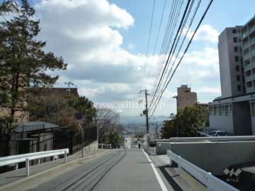 敷地東側の前面道路