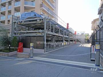 敷地内駐車場（ロボットゲート付き）