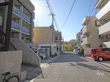 敷地北側の前面道路