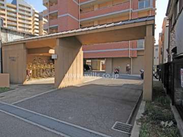 駐車場出入り口