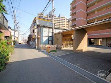 敷地北側の前面道路