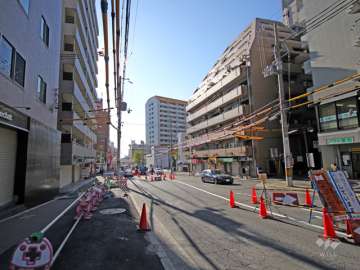 敷地東側の前面道路