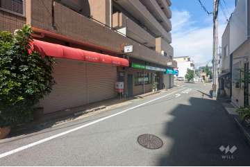 敷地南側の前面道路