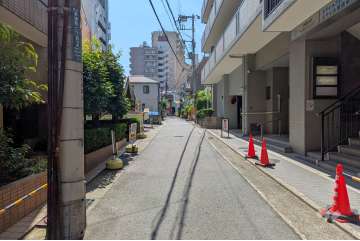 敷地北側の前面道路