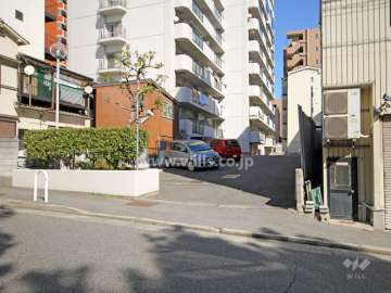 駐車場出入り口