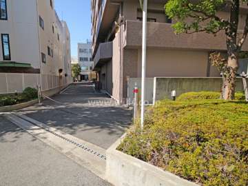 駐車場出入り口