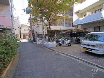 敷地南側の前面道路