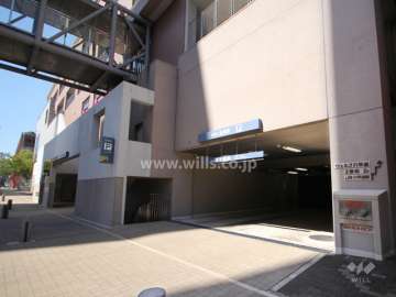 駐車場出入り口