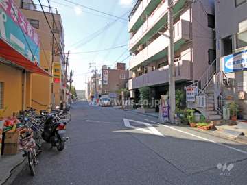 敷地南側の前面道路