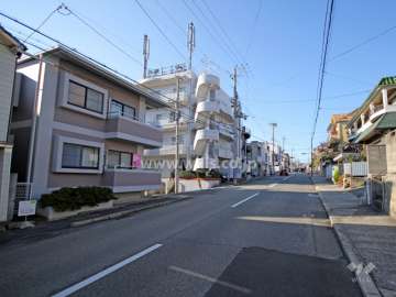 敷地北側の前面道路