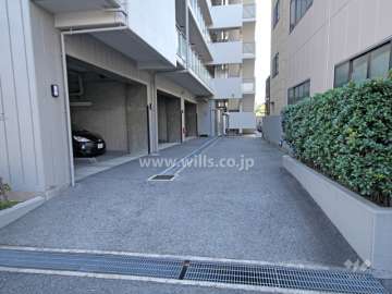 駐車場出入り口