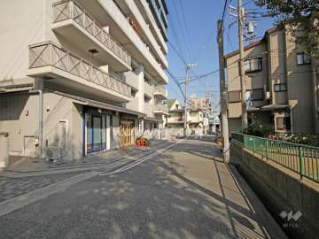 敷地南側の前面道路