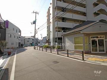 敷地南側の前面道路