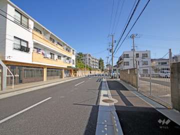 敷地南側の前面道路