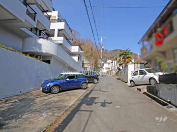 敷地東側の前面道路