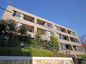 グランステイツ六甲桜通の外観(南西側から)