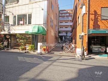 敷地南側の前面道路