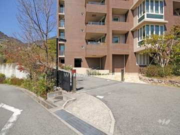 駐車場出入り口