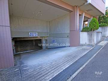 駐車場出入り口