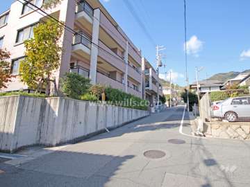 敷地東側の前面道路