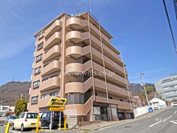 グランパレ六甲の外観(南東側から)