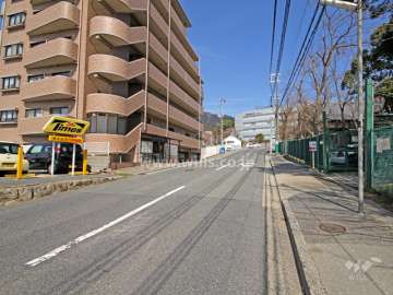 敷地東側の前面道路