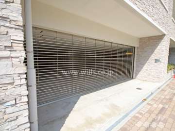 駐車場出入り口（リングシャッター付き）
