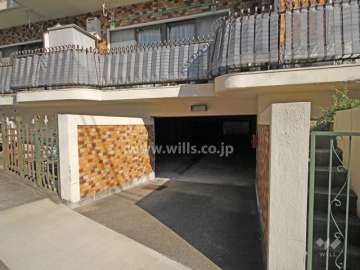 駐車場出入り口