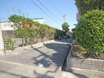 駐車場出入り口