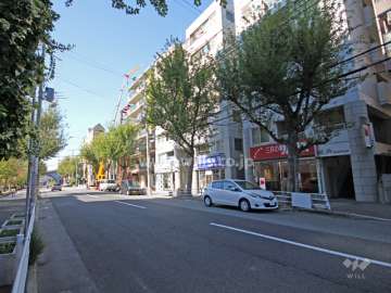 敷地南側の前面道路