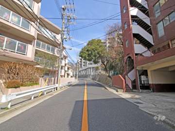 敷地東側の前面道路